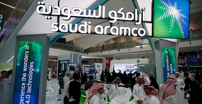 El stand de Aramco en la Exposición y Conferencia Internacional de Petróleo de Abu Dhabi (Emiratos Árabes). EFE / EPA / ALI HAIDE