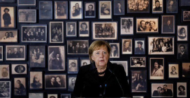 Angela Merkel habla durante una visita al campo de concentración Auschwitz-Birkenau en Polonia. REUTERS/Kacper Pempel