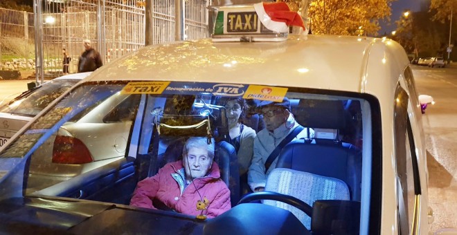 Uno de los taxis que participan en la acción solidaria 'Taxi-Luz'./ Élite Taxi Madrid
