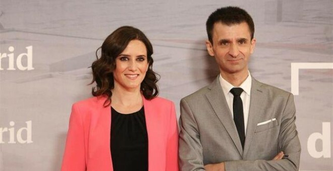 La presidenta regional, Isabel Díaz Ayuso, y el director de Telemadrid, José Pablo López. EUROPA PRESS