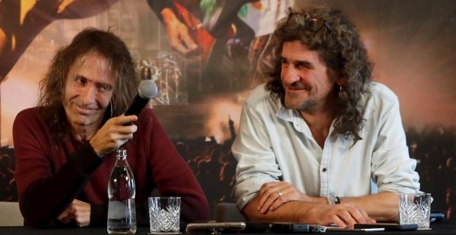 Robe Iniesta e Iñaki Antón, de Extremoduro, durante la rueda de prensa en la que han anunciado la gira de despedida. - EFE