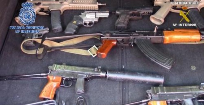 Arsenal de armas de guerra tras la desarticulación de una organización criminal holandesa./Policía Nacional