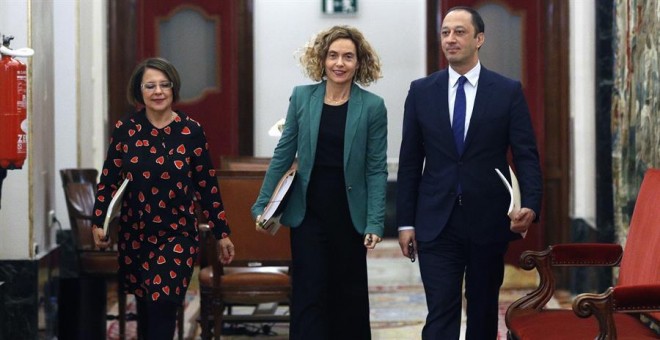 La socialista Meritxell Batet (c), presidenta de la Mesa del Congreso