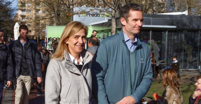 25/12/2019.- Iñaki Urdangarin, que ha pasado la Nochebuena y el día de Navidad con su familia en la vivienda de su madre, Claire Liebaert, en Vitoria, ha salido esta mañana a una iglesia cercana a la vivienda junto a la infanta Cristina. EFE