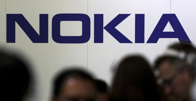 El logo de Nokia en su stand en el Mobile World Congress en Barcelona. REUTERS / Sergio Perez