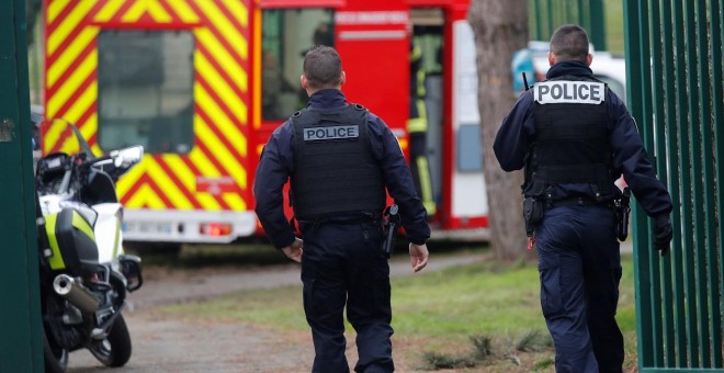 03/01/2020 - La Policía francesa acordona la zona de Villejuif, al sur de París, donde un hombre ha acuchillado a varias personas. / REUTERS