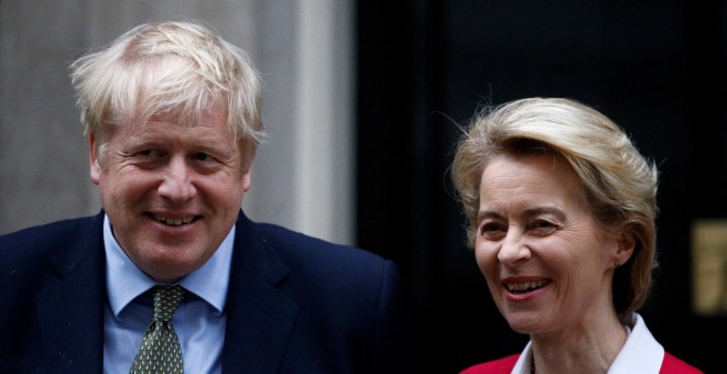 La presidenta de la Comisión Europea, Ursula von der Leyen, y el primer ministro británico Boris Johnson. REUTERS