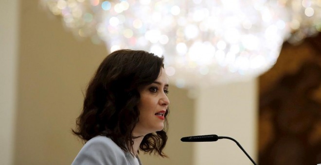 16/01/2020.- La presidenta de la Comunidad de Madrid, Isabel Díaz Ayuso intervienen en un desayuno informativo para hacer balance de sus primeros meses al frente de la Comunidad celebrado este jueves 16 de enero en Madrid. EFE/ Juan Carlos Hidalgo