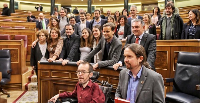 El grupo confederal de Unidas Podemos en la investidura de Pedro Sánchez./ Daniel Gago - Podemos