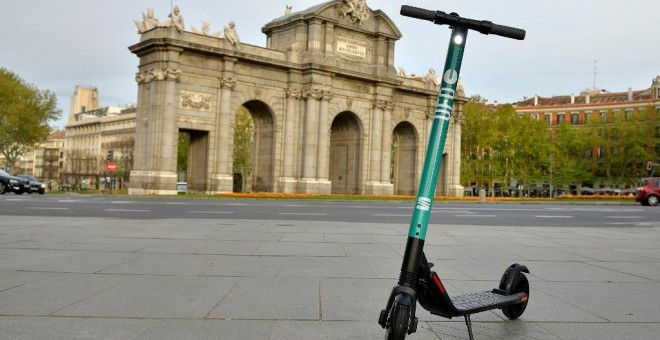 Un patinete eléctrico en Madrid, foto de archivo. / EUROPA PRESS