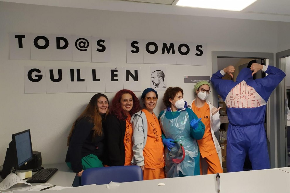 Compañeros del Guillén del Barrio, en una imagen de apoyo al enfermero y delegado sindical del MATS.