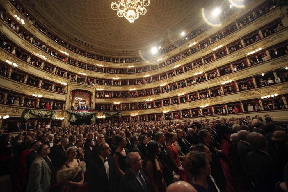 Asistentes a la ópera Don Giovanni en La Scala, Milán, en una imagen de archivo. REUTERS