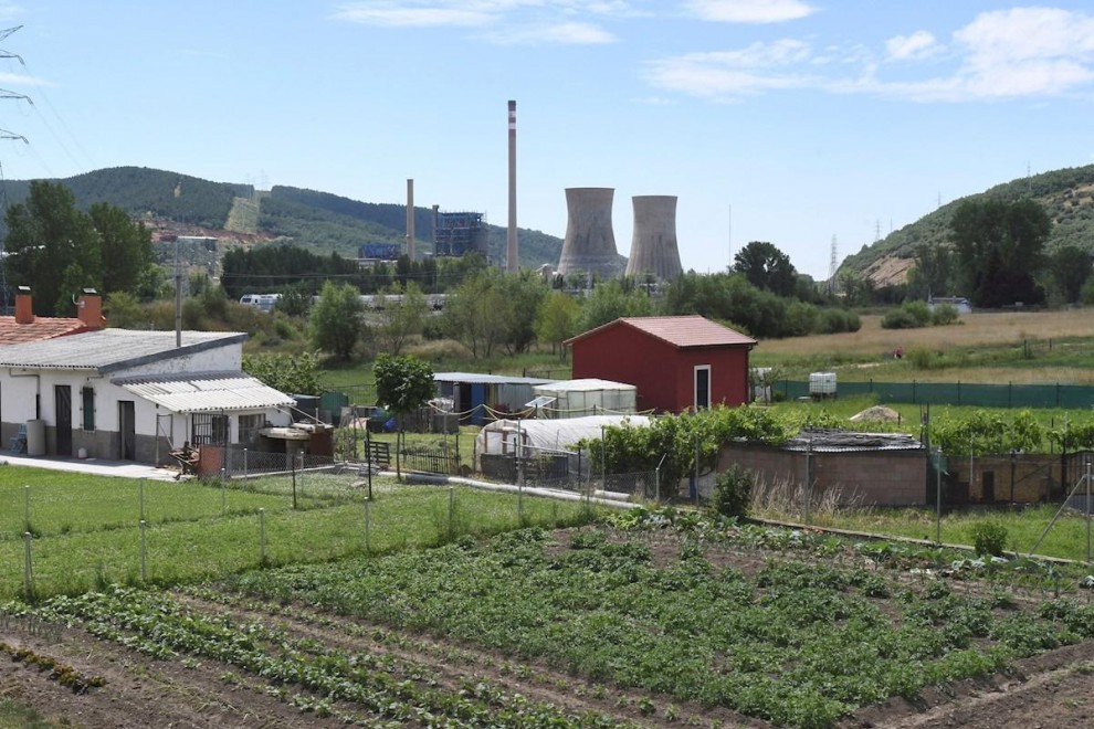 Vista de la central térmica de La Robla (León), una de las siete plantas de carbón que han cerrado esta semana. EFE/J. Casares