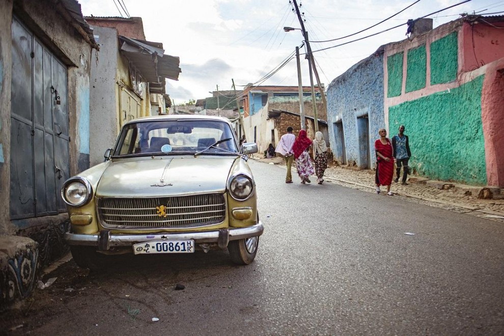 Imagen de un Peugeot de los años 70 del siglo XX, utilizados como taxis en Harar, Etiopía