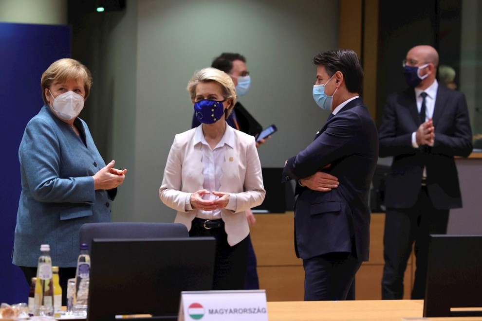 Ursula von der Leyen, Angela Merkel y Giuseppe Conte en la cumbre europea que se celebró el 10 de diciembre en Bruselas.