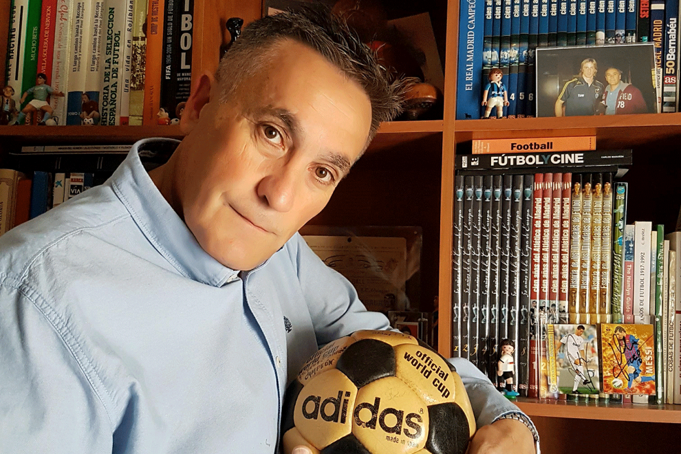 El periodista Jesús Hurtado, autor del libro '75 años de fútbol en Vélez'.