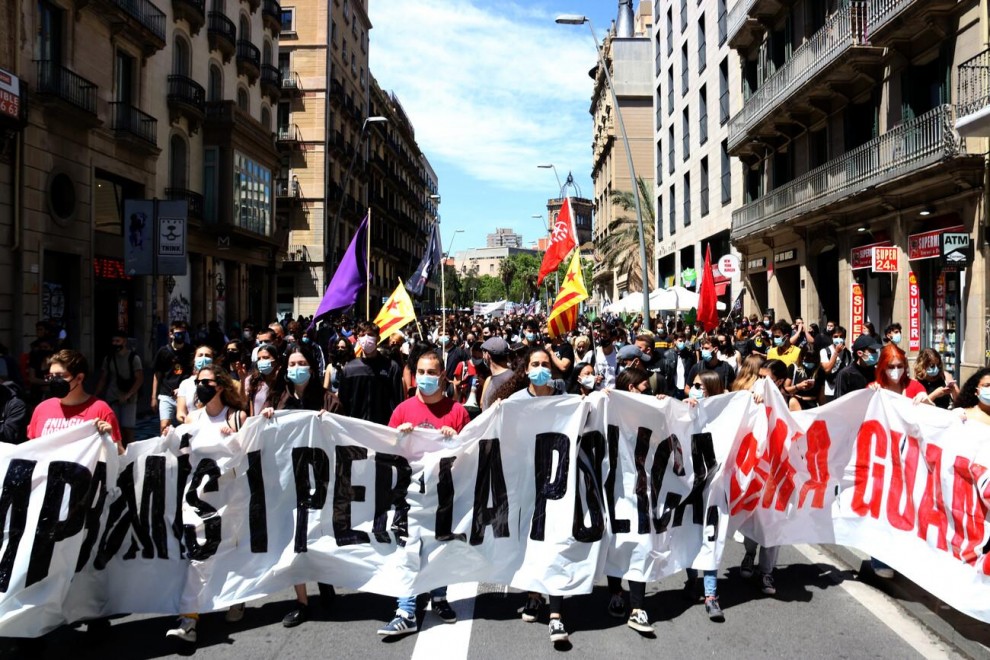 Capçalera de la manifestació d'estudiants passant pel carrer Pelai de Barcelona. Imatge del 13 de maig del 2021.