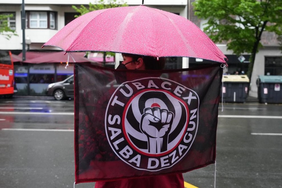 Una mujer participa en una manifestación contra el ERE planteado por Tubacex, en Bilbao, el pasado abril. E.P./H.Bilbao.