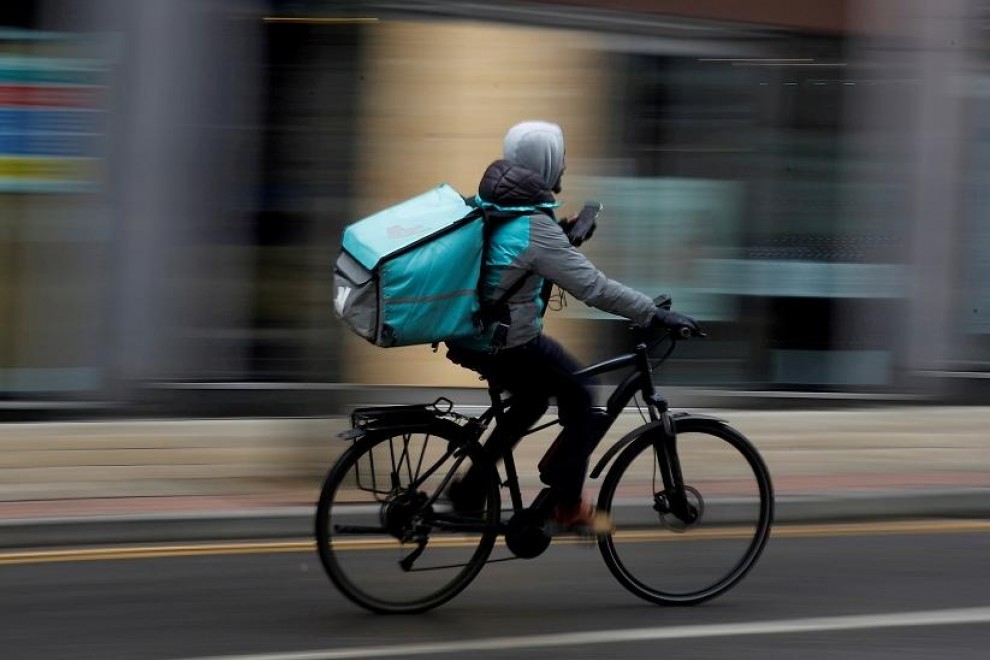 Un repartidor de Deliveroo. REUTERS