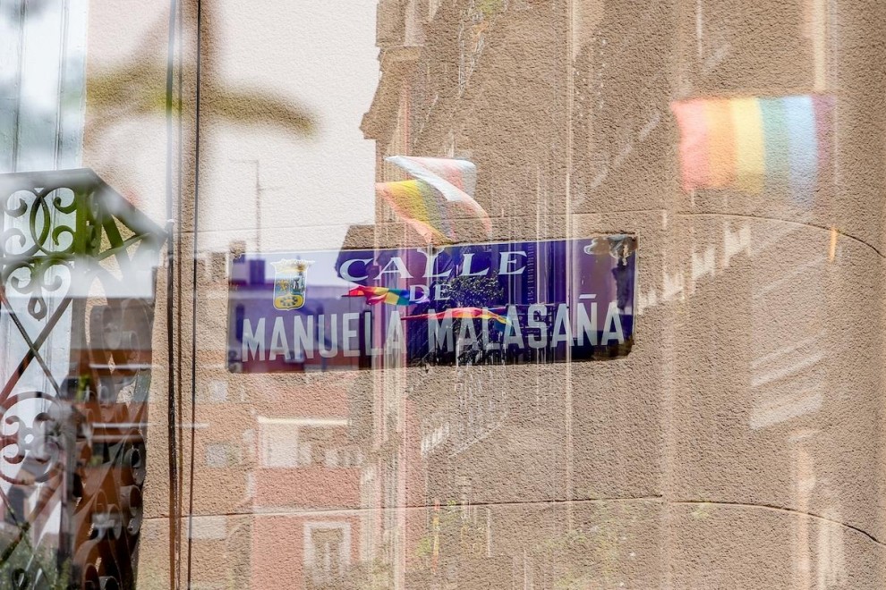 Una placa de la calle de Manuela Malasaña en el barrio de Malasaña, donde el día 5 de septiembre un joven denunció una falsa agresión homófoba, a 7 de septiembre de 2021, en Madrid.