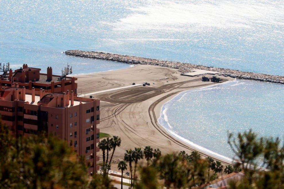 Imagen de archivo de la Playa de La Malagueta durante el confinamiento, a 29 de marzo de 2020.