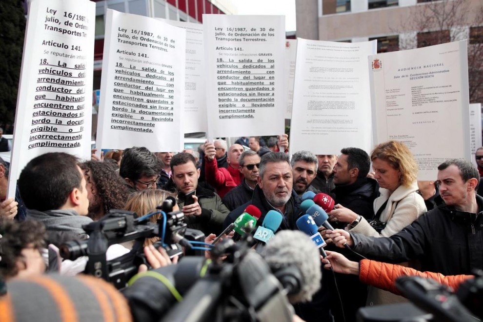 El presidente de la Federación Profesional Taxi de Madrid (FPTM), Julio Sanz, atiende a los medios de comunicación en Madrid (España), a 18 de febrero de 2020.