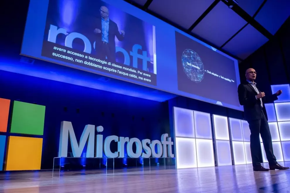 Imagen de archivo del CEO de Microsoft, Satya Nadella, durante una ponencia en 2019.