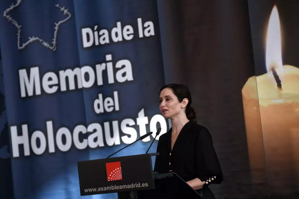 La presidenta de la Comunidad de Madrid, Isabel Díaz Ayuso, interviene durante una ceremonia para conmemorar el Holocausto, en la Asamblea de Madrid, a 31 de enero de 2023, en Madrid.