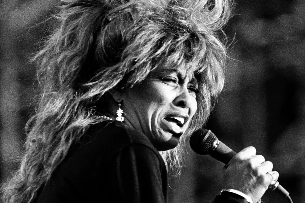 Tina Turner cantando en un concierto en Hamburgo durante su gira mundial en el verano de 1987.