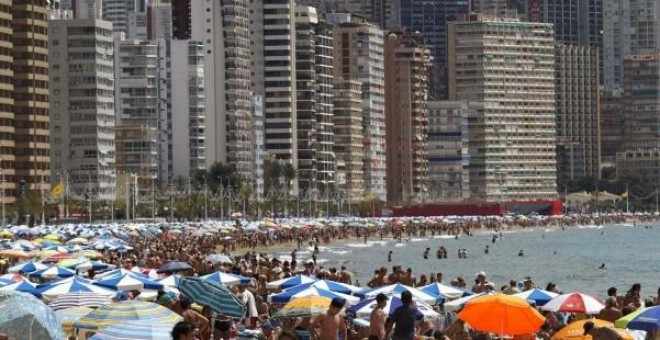 Turismo: El Mediterráneo Oriental se recupera y el turismo internacional se  frena en España | Público