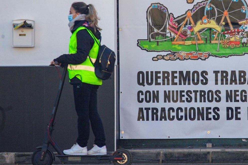 Málaga obligará a llevar casco a los conductores de patinetes eléctricos