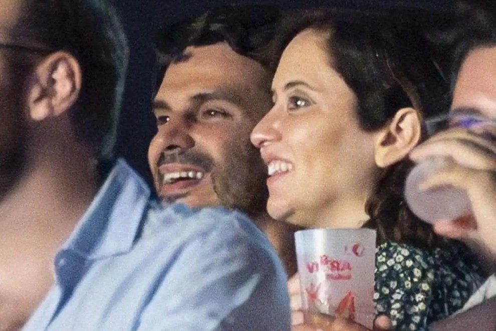 La presidenta de la Comunidad de Madrid, Isabel Díaz Ayuso, con su pareja, Alberto González Amador, en un concierto del Mad Cool. — EUROPA PRESS