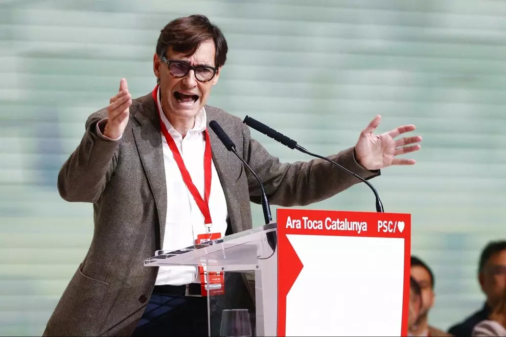 El primer secretario del PSC, Salvador Illa, interviene en la clausura del XV Congreso de los socialistas catalanes, a 17 de marzo de 2024. — Quique García / EFE
