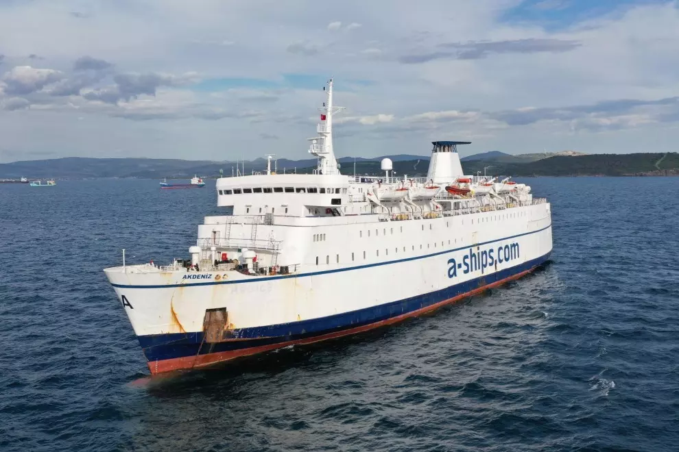 El buque de pasajeros Akdeniz aguarda en Turquía para escoltar 5.500 toneladas de ayuda humanitaria hasta la Franja de Gaza. — Rumbo a Gaza