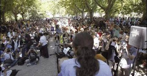 Pablo Iglesias se dirige a los asistentes a la asamblea estatal de Podemos que se celebra hoy sábado en la Complutense.