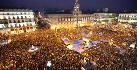 La Puerta del Sol de Madrid, repleta de manifestantes, durante una de las protestas del 15-M