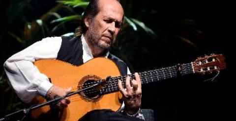 El guitarrista Paco de Lucía durante un concierto. EFE/Archivo