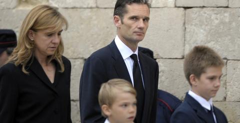 La infanta Cristina, Iñaki Urdandarin y dos de sus hijos, en el funeral de Juan María Urdangarín Berriochoa (padre del duque de Palma), en mayo de 2012. REUTERS/Vincent West