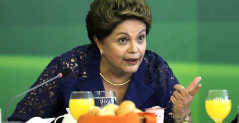 La presidenta de Brasil, Dilma Rousseff, durante un desayuno con los medios de comunicación en el Palacio de Planalto, en Brasilia, REUTERS/Joedson Alves