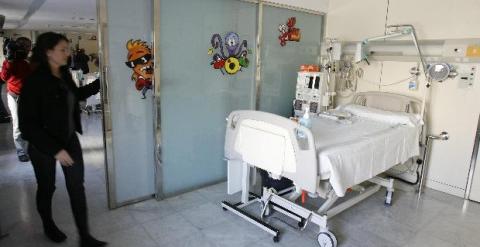 Aspecto de la sala de hemodiálisis de la Unidad Materno-infantil del Hospital Valle Hebron de Barcelona, donde tres niños de entre 3 y 12 años han contraído la hepatitis C.