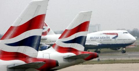 Aviones de la aerolínea British Airways en el aeropuerto de Heathrow, Londres, Reino Unido.