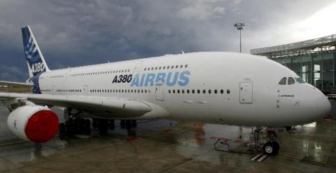 Un Airbus A380 en una pista del Aeropuerto de Blagnac en Toulouse, Francia.