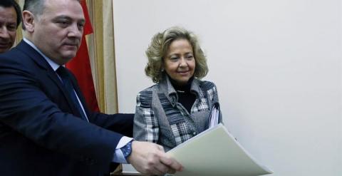 La nueva fiscal general del Estado, Consuelo Madrigal, junto al diputado popular Alfredo Prada, presidente de la Comisión de Justicia del Congreso. EFE