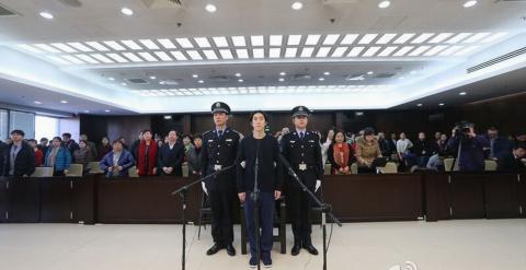 Jaycee Chan, el hijo del actor Jackier Chan, escucha la sentencia que le ha condenado a seis meses de prisión por un delito de drogas en China. REUTERS/Beijing Dongcheng People's Court