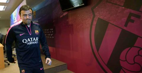 El entrenador del FC Barcelona, Luis Enrique, tras finalizar la rueda de prensa previa al partido de liga que disputarán el domingo ante el Atlético de Madrid en el Camp Nou - EFE/Toni Albir