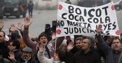 Trabajadores de Coca-Cola en Fuenlabrada protestan contra el desmantelamiento de la fábrica .- JAIRO VARGAS