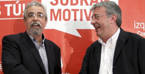 Los portavoces de IU en Ayuntamiento y Comunidad de Madrid, Ángel Pérez y Gregorio Gordo. -EFE