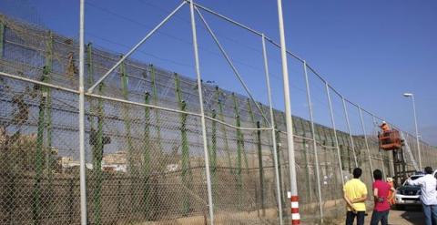 Tramo de la valla de Melilla que separa España de Marruecos. EFE