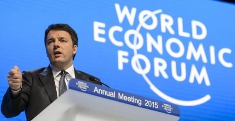 El primer ministro italiano, Matteo Renzi, durante su intervención en la primera jornada del Foro Económico Mundial (WEF),  en Davos (Suiza). EFE/Laurent Gillieron
