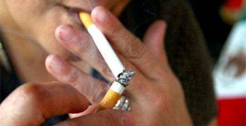 Hace medio siglo los fumadores consumían más tabaco que hoy. / EFE